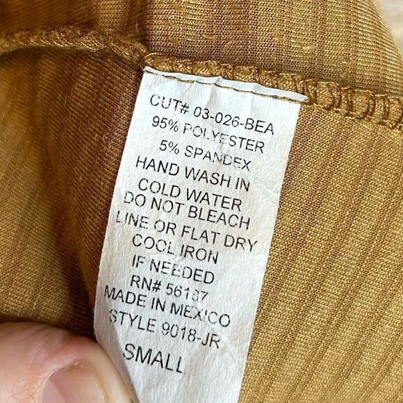 5 forā$25š„Grand Ave Design Tan Ribbed Velvet Skirt JuniorsāSmall - Picture 4 of 5